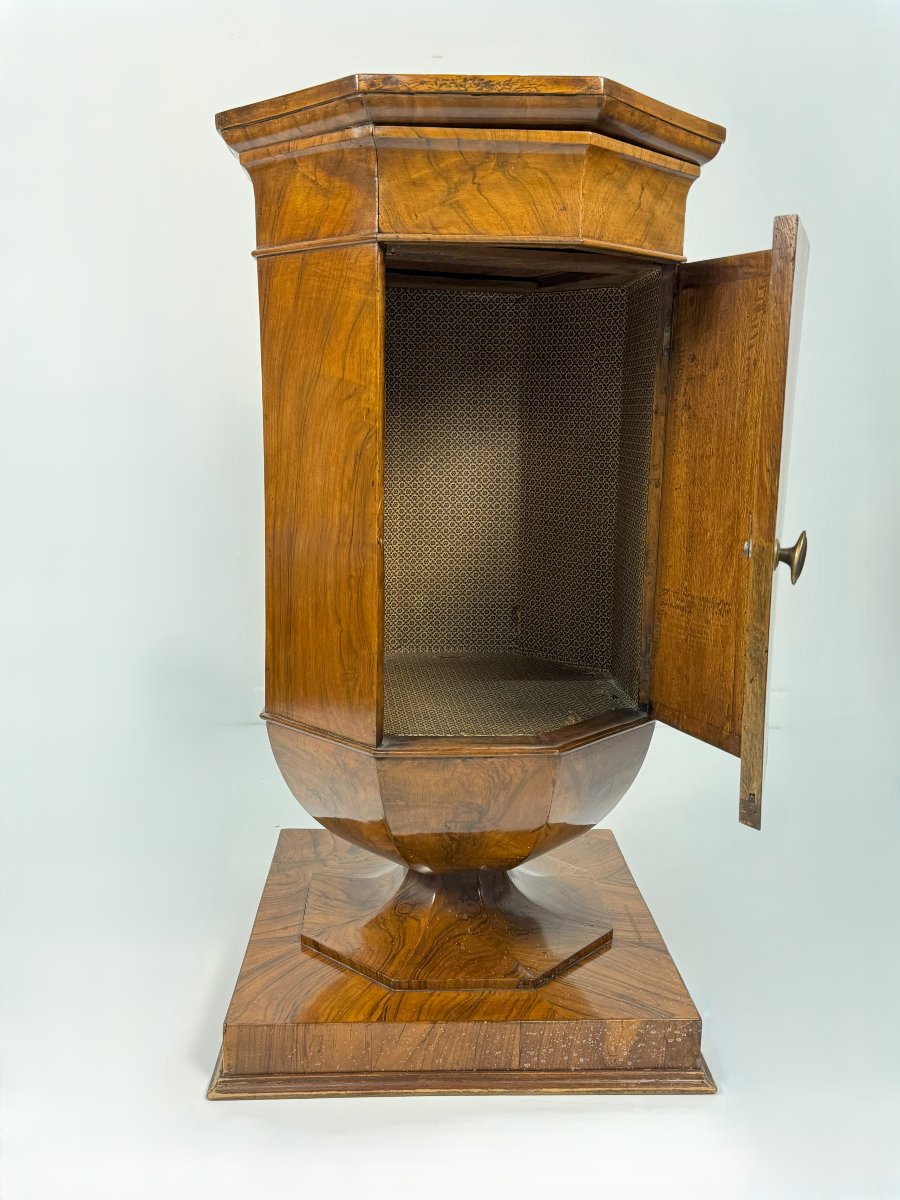Table de chevet tulipe en placage de noyer, première moitié du XIXe siècle-photo-1