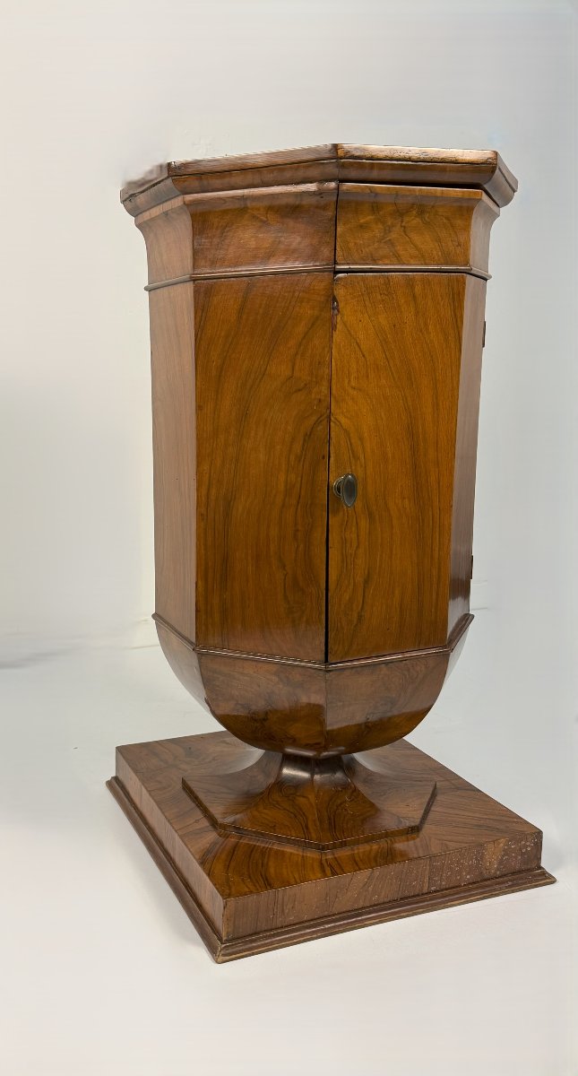 Table de chevet tulipe en placage de noyer, première moitié du XIXe siècle-photo-2
