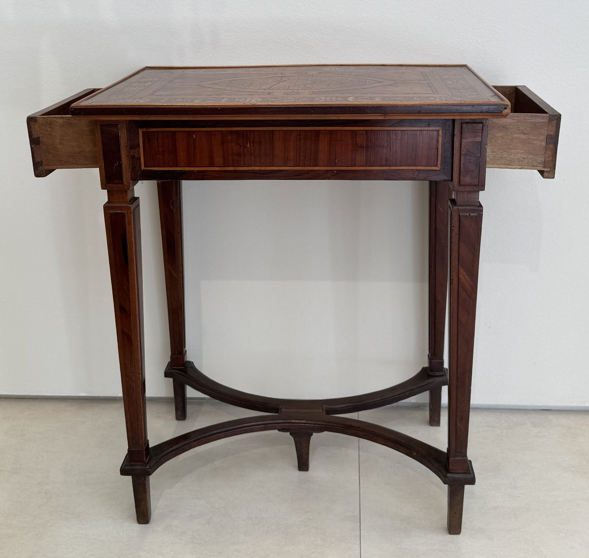 Table basse marquetée en noyer et bois mixte, Lombardie, fin du XVIIIe siècle-photo-3