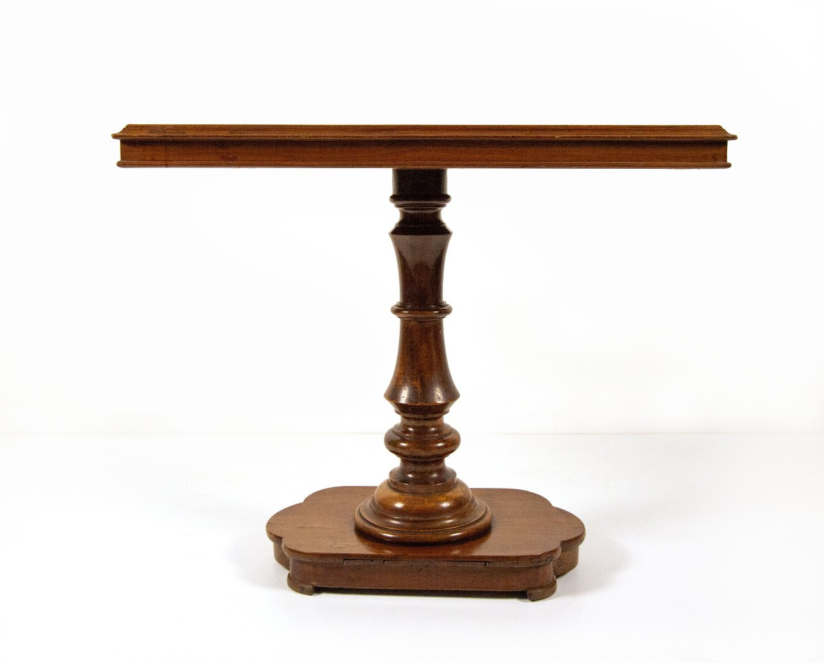 Table basse en noyer, XXe siècle