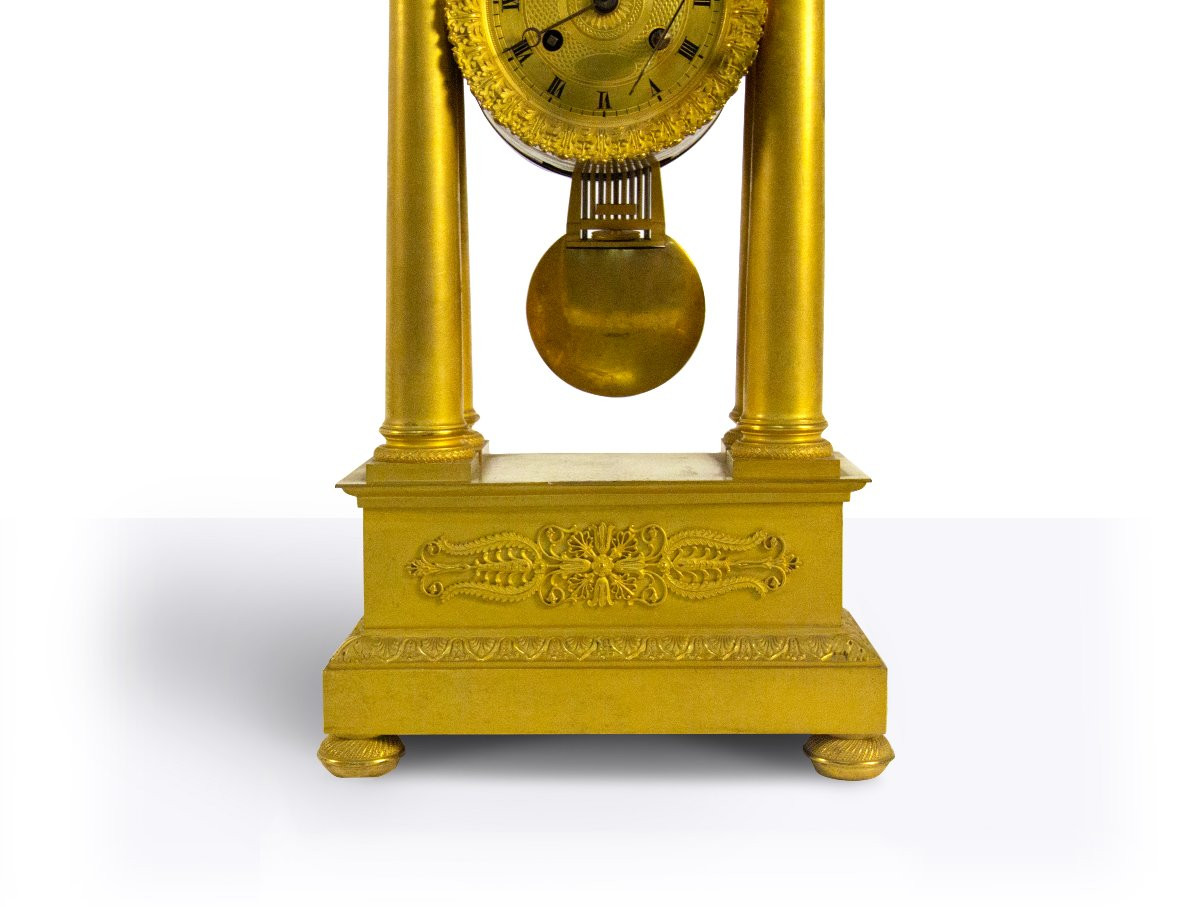 Pendule de portique en bronze doré, France, première moitié du XIXe siècle-photo-3