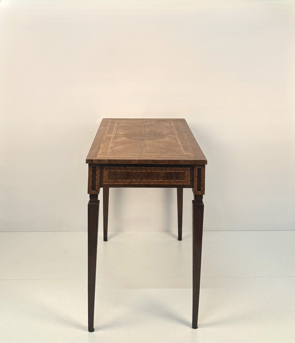 Petit bureau plaqué de différents bois, Lombardie, fin XVIIIe siècle-photo-2