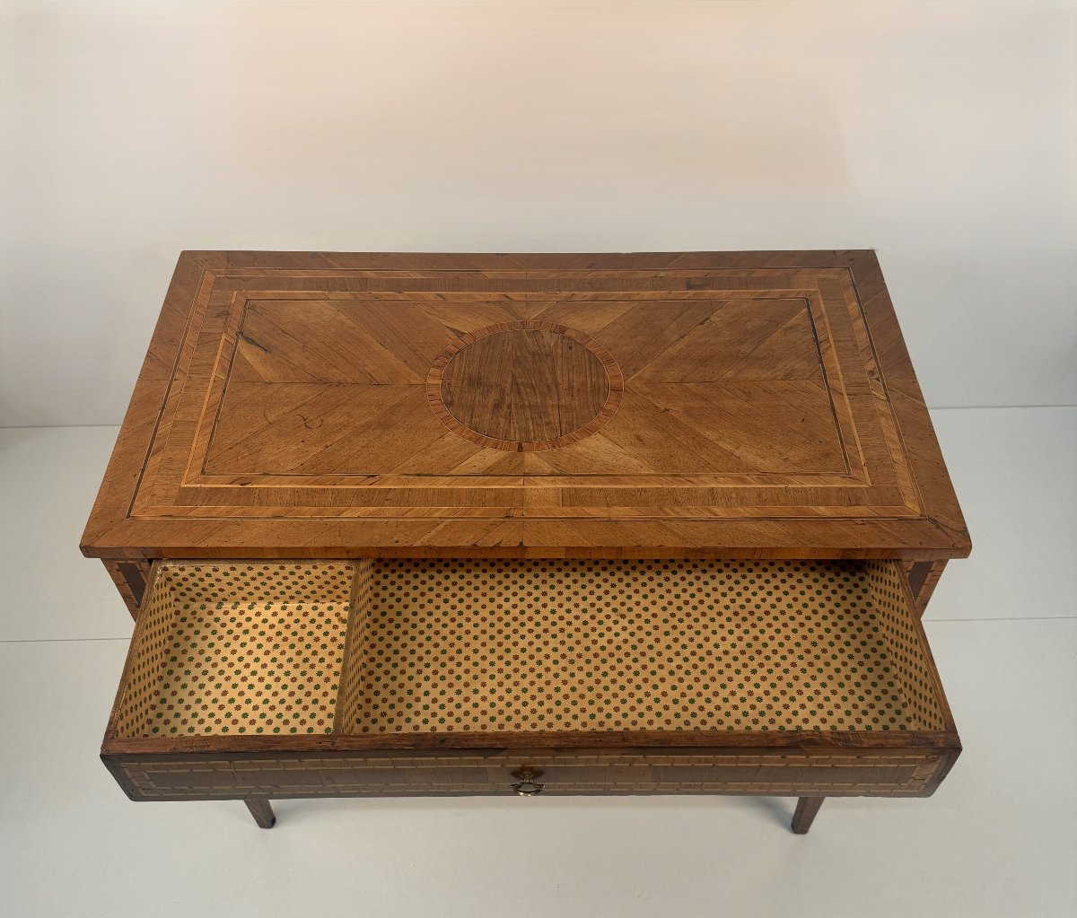 Petit bureau plaqué de différents bois, Lombardie, fin XVIIIe siècle-photo-3