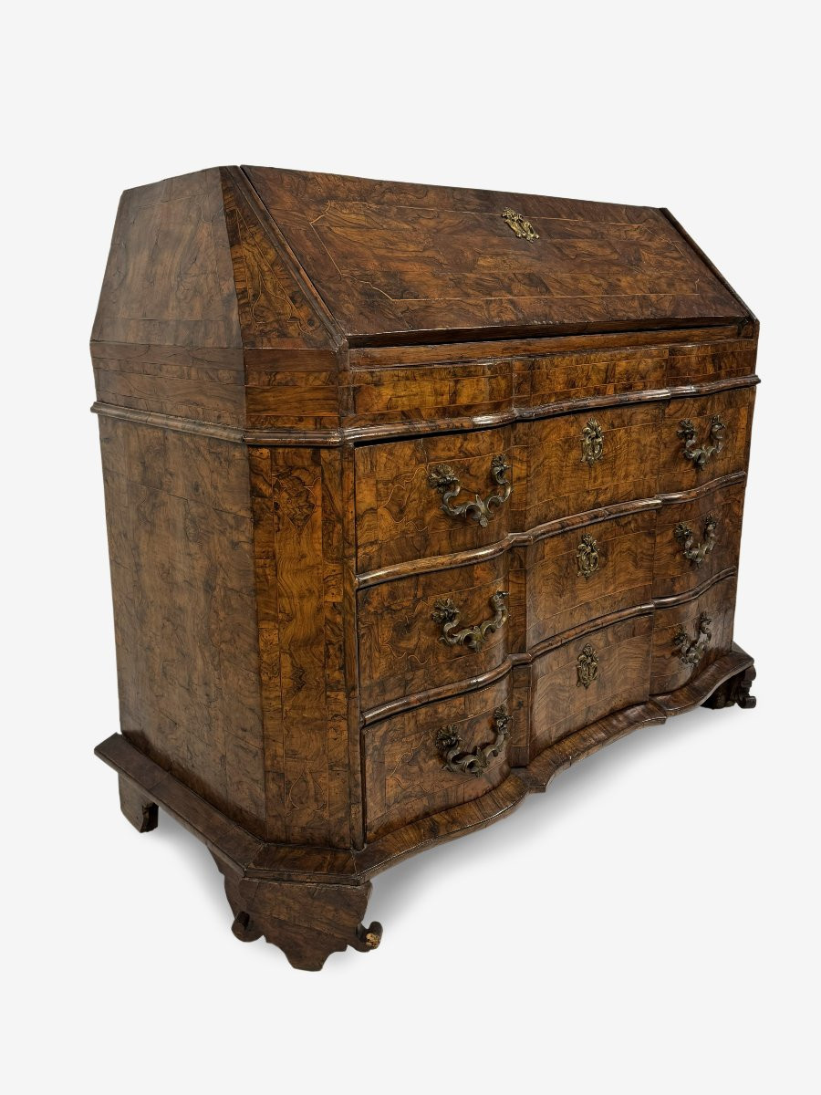 Commode à abattants en placage de loupe de noyer, Modène, milieu du XVIIIe siècle-photo-2