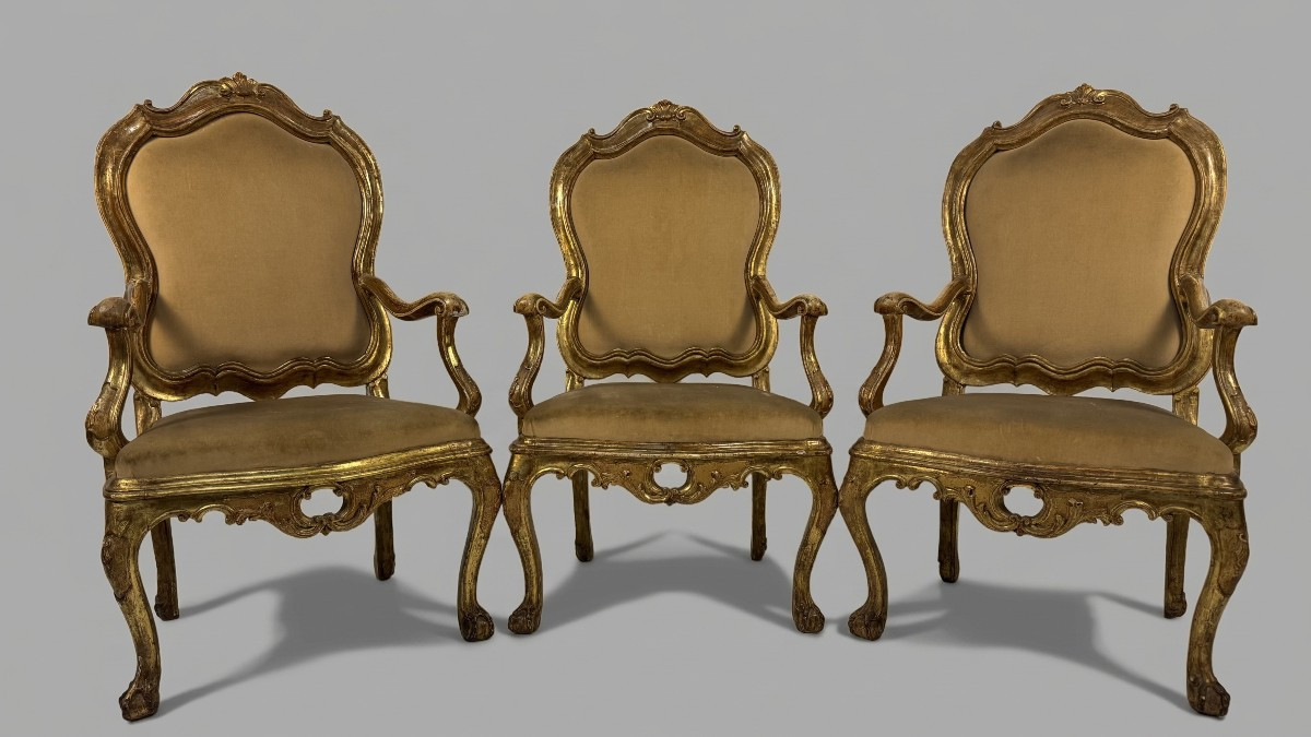 Trois fauteuils en bois doré, Venise, XVIIIe siècle