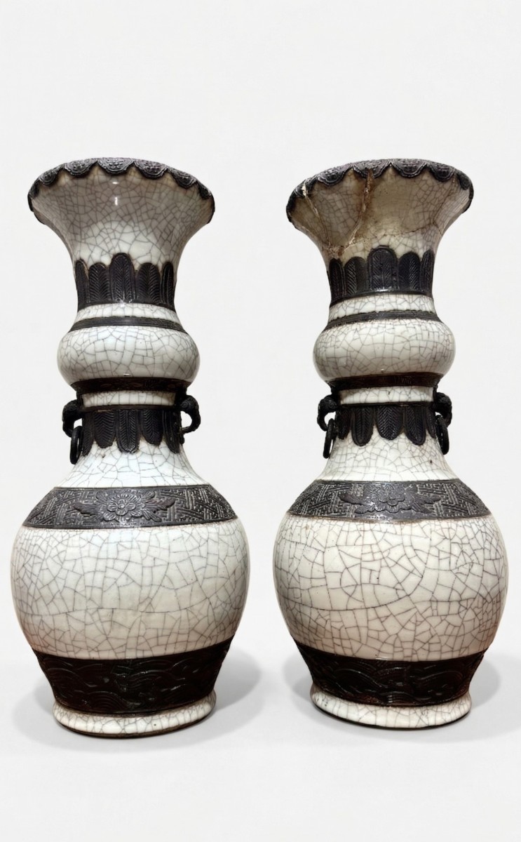 A Pair Of Porcelain Vases, China, 19th Century
