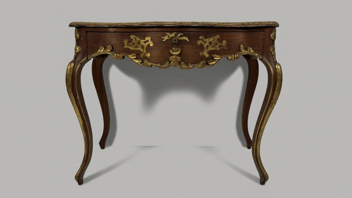 Console en sapin partiellement doré, XVIIIe siècle