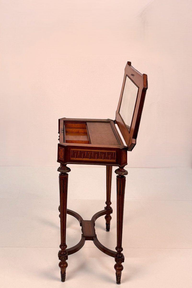 Petite coiffeuse en marqueterie de différents bois, de style Napoléon III, époque XIXème-photo-1