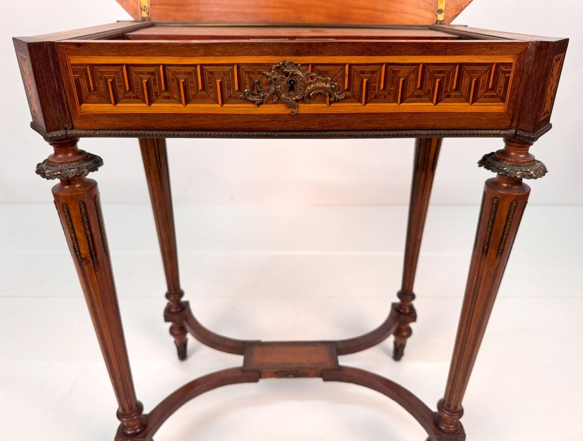 Petite coiffeuse en marqueterie de différents bois, de style Napoléon III, époque XIXème-photo-3
