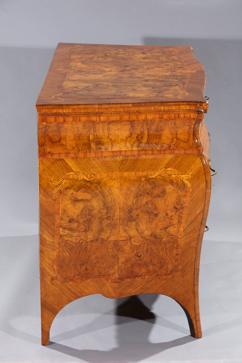 Commode en Placage de noyer et bruyère de noyer, Lombardie, milieu du XVIIIe Siècle-photo-2