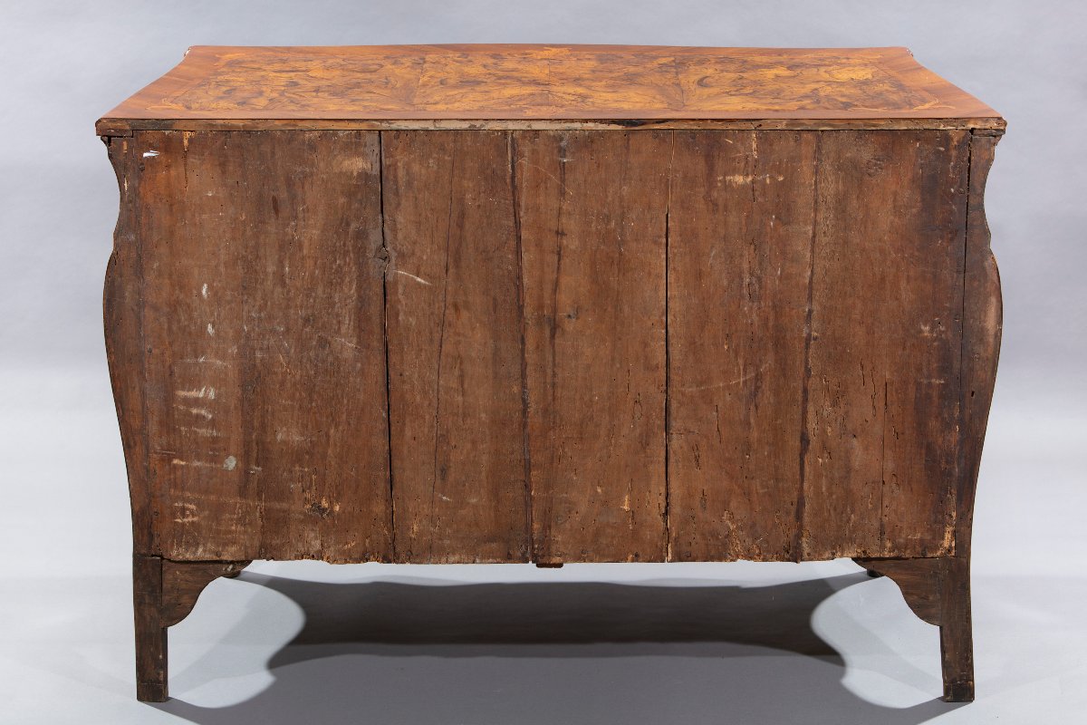 Commode en Placage de noyer et bruyère de noyer, Lombardie, milieu du XVIIIe Siècle-photo-3