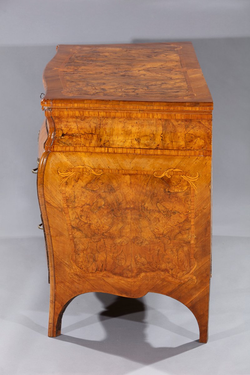 Commode en Placage de noyer et bruyère de noyer, Lombardie, milieu du XVIIIe Siècle-photo-1