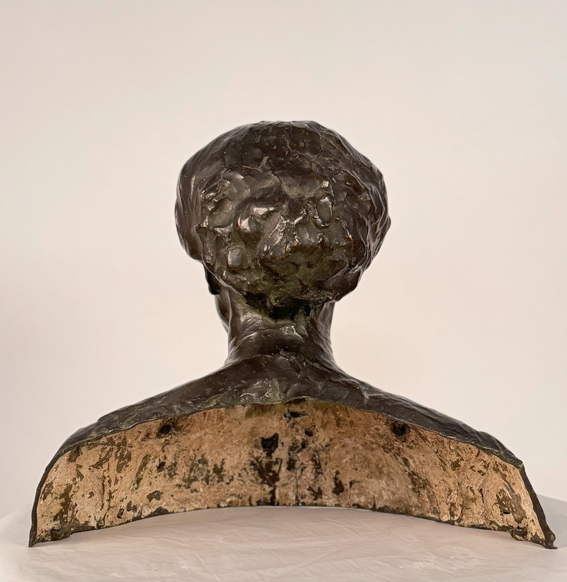Anonyme du début du 20ème siècle, "Buste de femme âgée"-photo-3