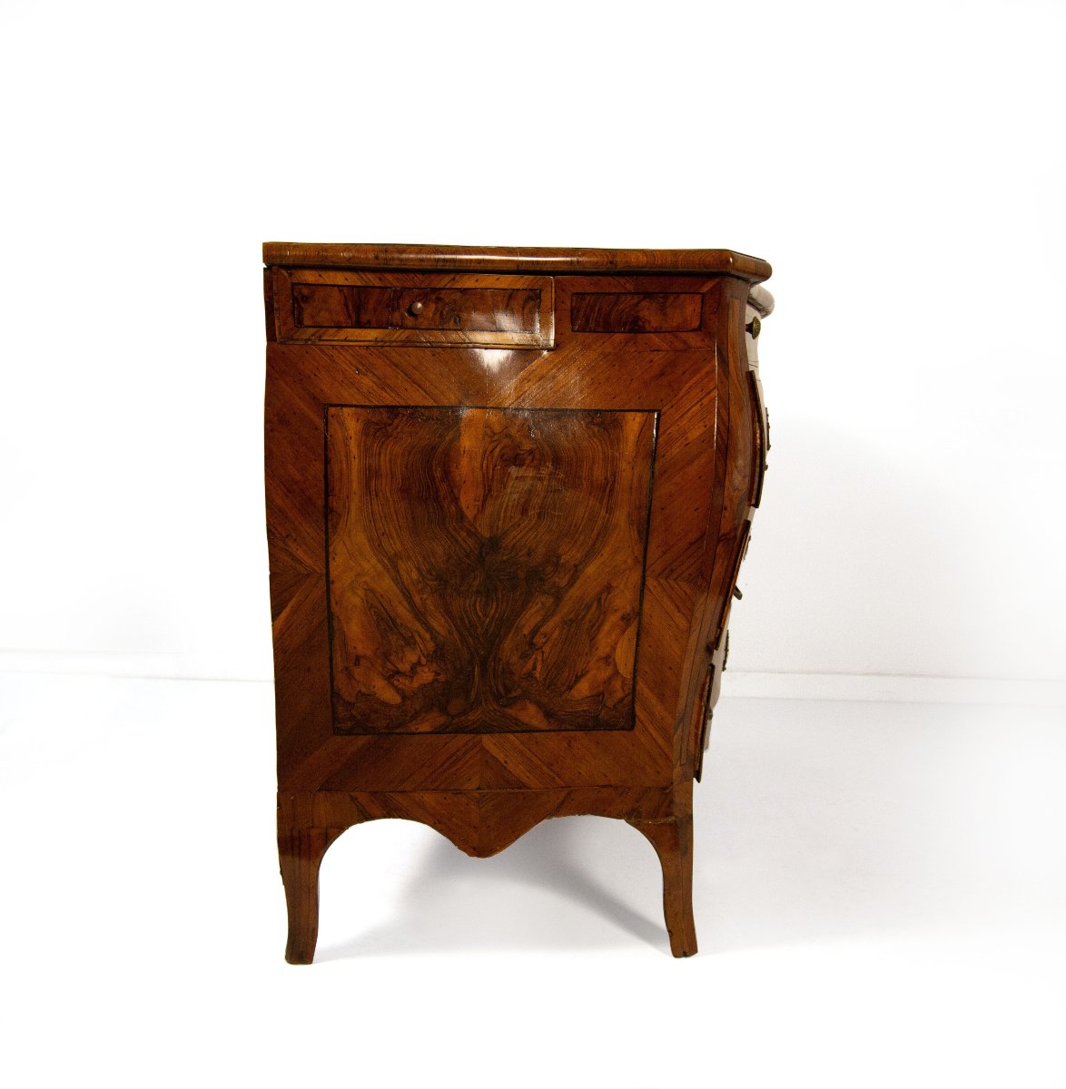 Commode plaquée de caroubier, de noyer et de bruyère, Modène, milieu du XVIIIe siècle-photo-1
