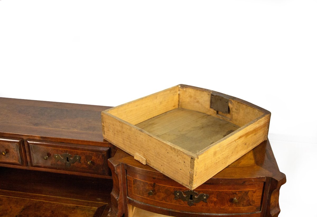 Bureau " Mazzarino" en placage de noyer et loupe, XVIIIe siècle-photo-3