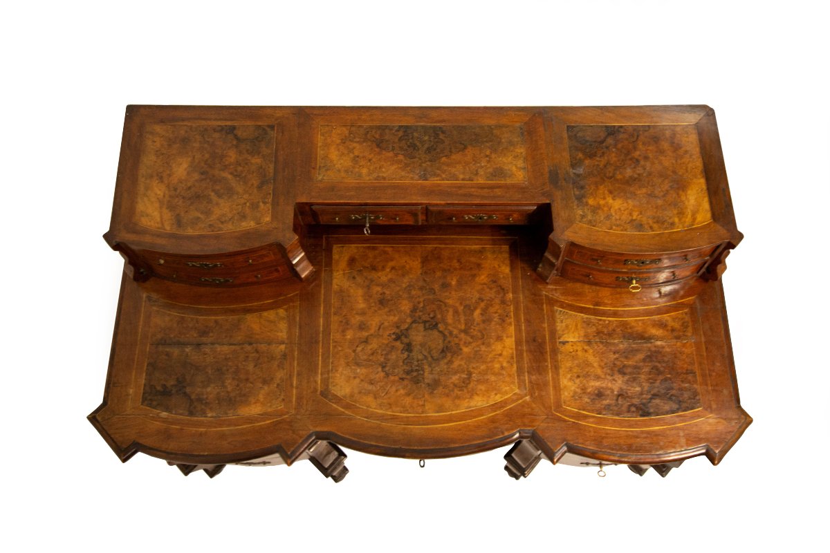 Bureau " Mazzarino" en placage de noyer et loupe, XVIIIe siècle-photo-3