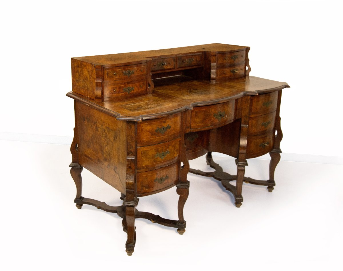 Bureau " Mazzarino" en placage de noyer et loupe, XVIIIe siècle-photo-4