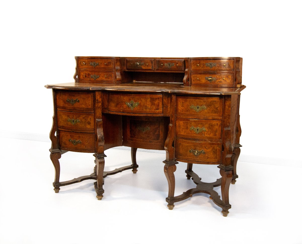 Bureau " Mazzarino" en placage de noyer et loupe, XVIIIe siècle-photo-7