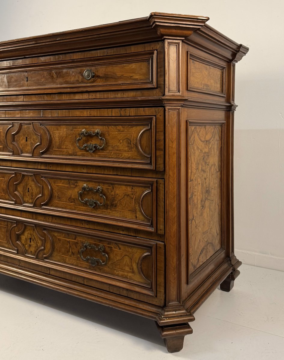 Commode en noyer partiellement plaquée, fin du XVIIe siècle-photo-3