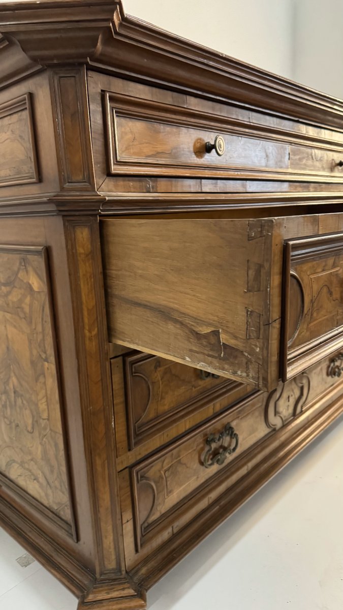 Commode en noyer partiellement plaquée, fin du XVIIe siècle-photo-4