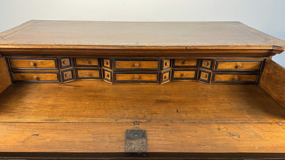 Commode en noyer partiellement plaquée, fin du XVIIe siècle-photo-2