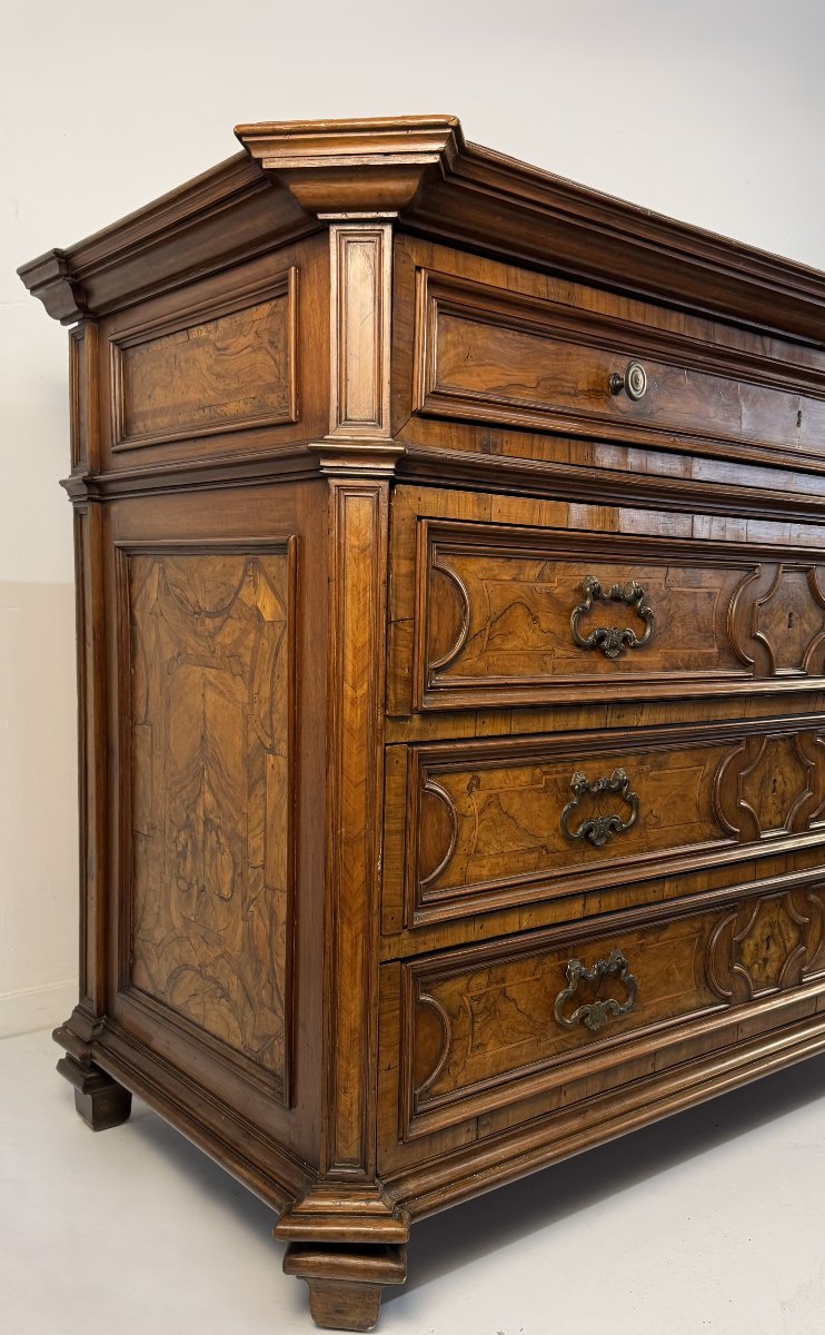 Commode en noyer partiellement plaquée, fin du XVIIe siècle-photo-4
