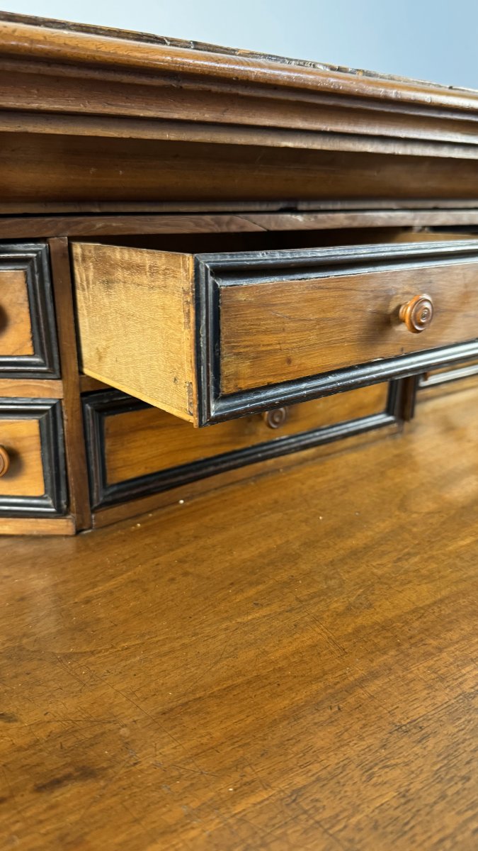Commode en noyer partiellement plaquée, fin du XVIIe siècle-photo-5