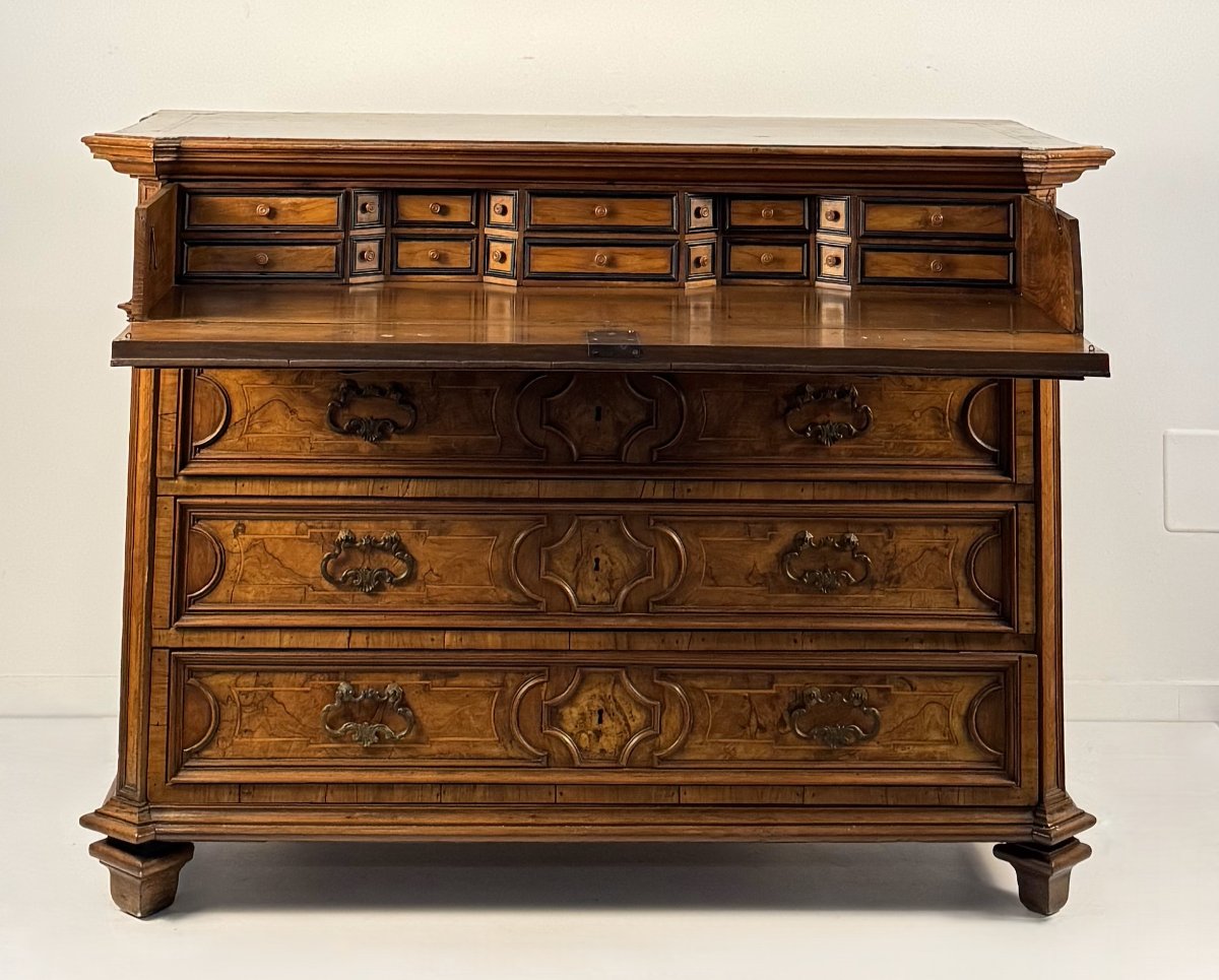 Commode en noyer partiellement plaquée, fin du XVIIe siècle-photo-7