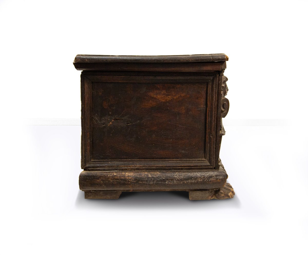 Walnut And Burl Chest, 17th Century-photo-2