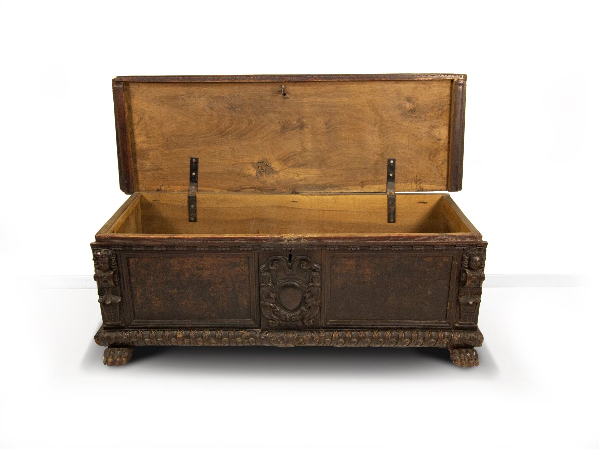 Walnut And Burl Chest, 17th Century-photo-3