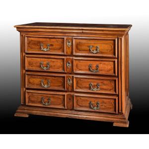 Lombardy, Early 18th Century Walnut Chest Of Drawers