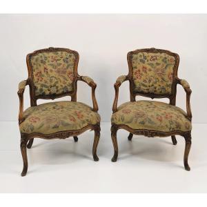 Paire de fauteuils en noyer, de style Louis XV, XXème siècle