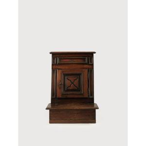 Walnut Kneeler, Piedmont, First Half Of The 18th Century