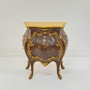 Buffet laqué et doré, XXe siècle, de style XVIIIe siècle