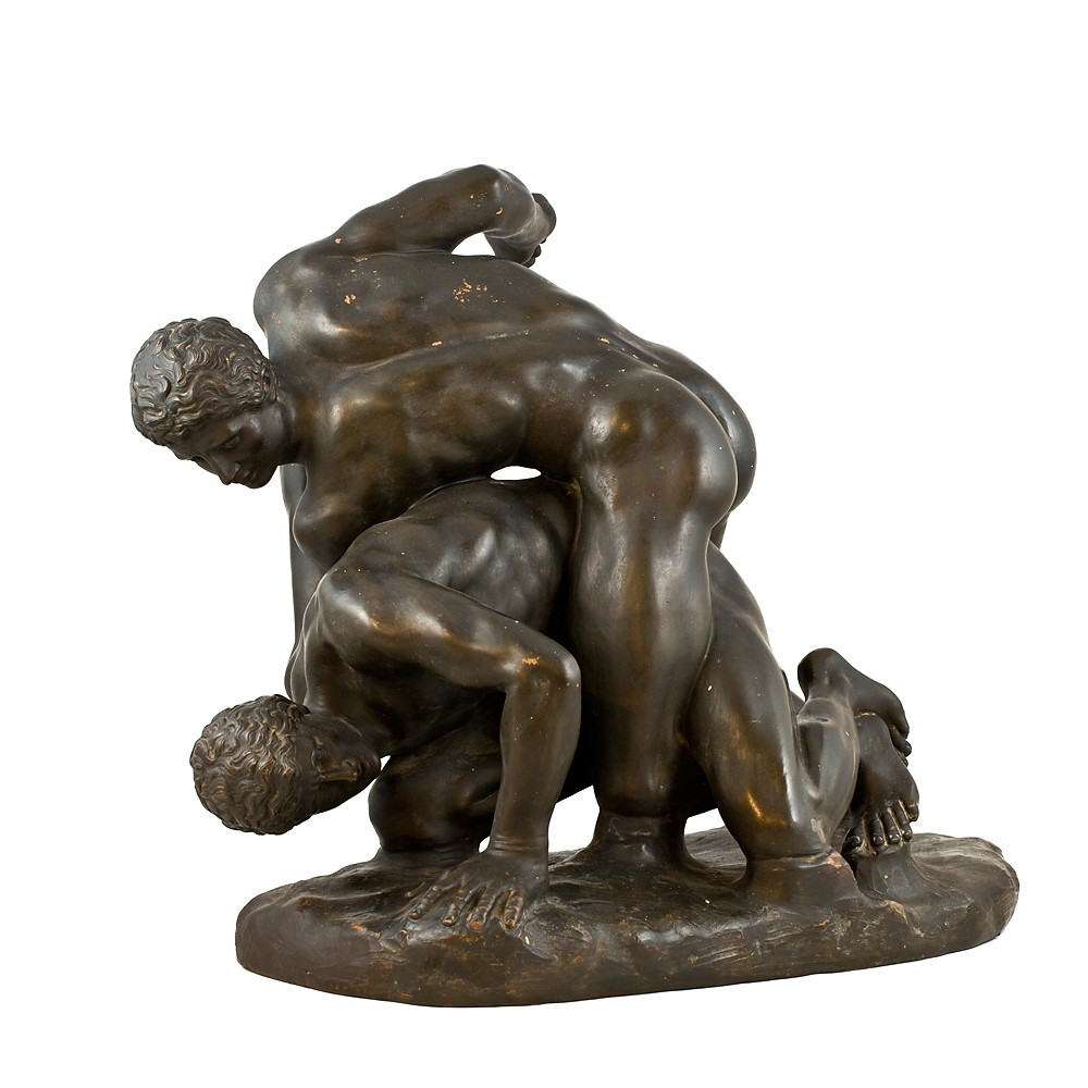 Sculpture représentant deux lutteurs