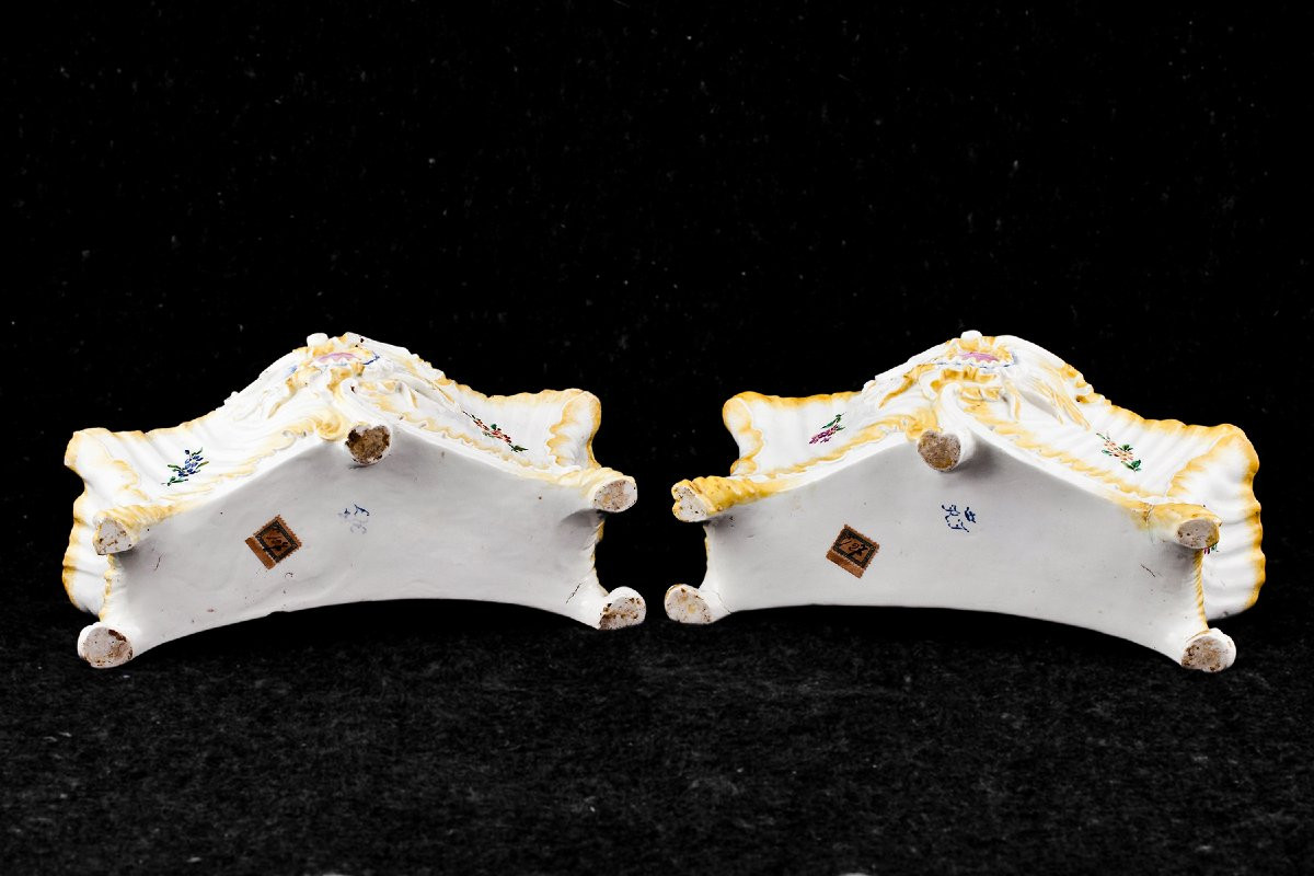 Pair Of Capodimonte Porcelain Flower Pots-photo-4
