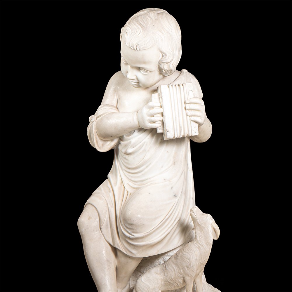 Sculpture en marbre représentant un garçon et son chien-photo-3