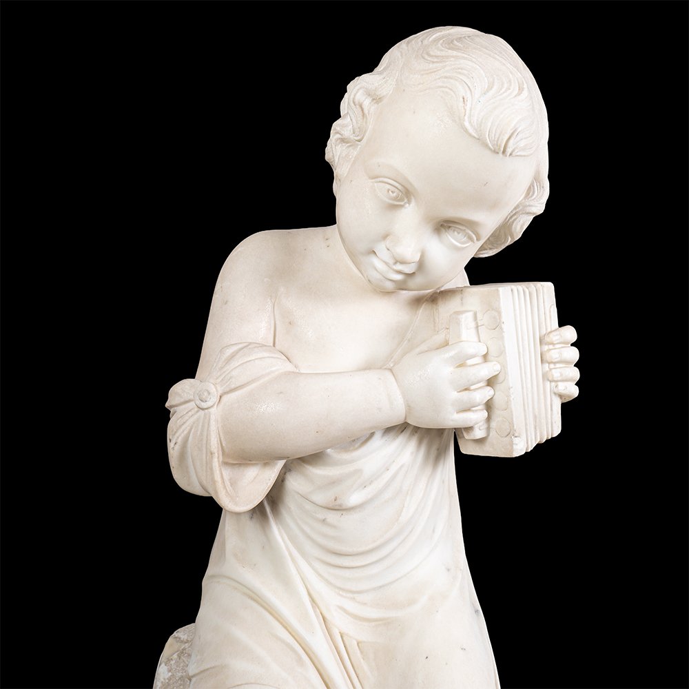 Sculpture en marbre représentant un garçon et son chien-photo-4