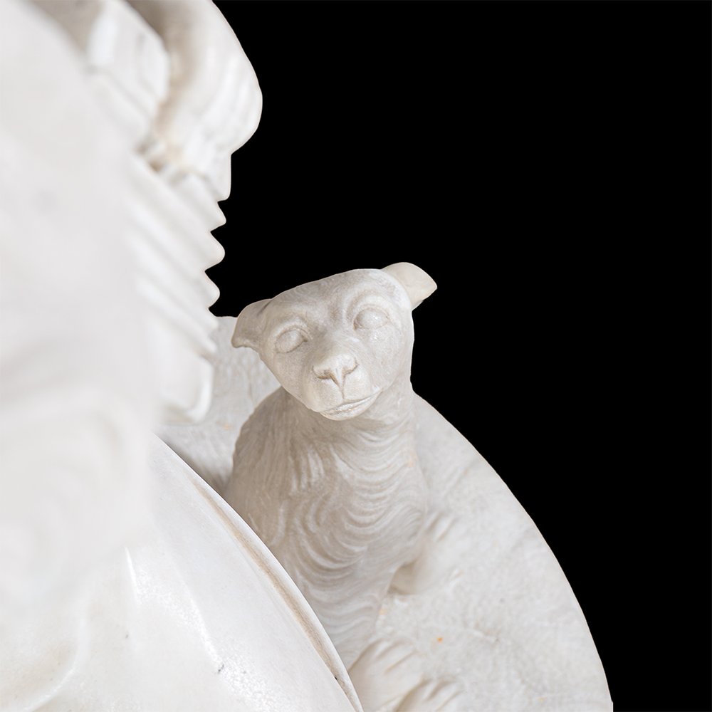 Sculpture en marbre représentant un garçon et son chien-photo-5