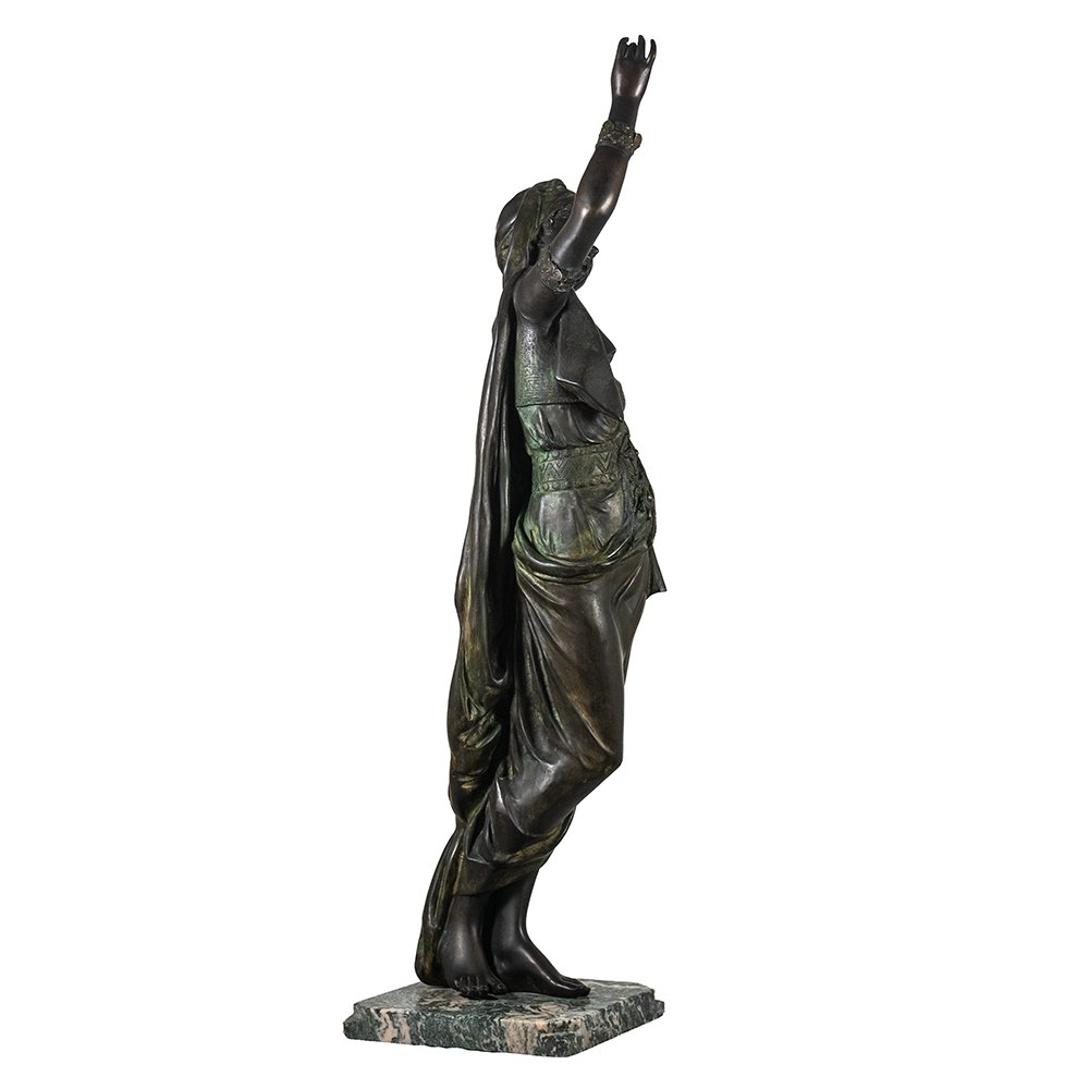 Sculpture représentant une jeune femme dansant-photo-2