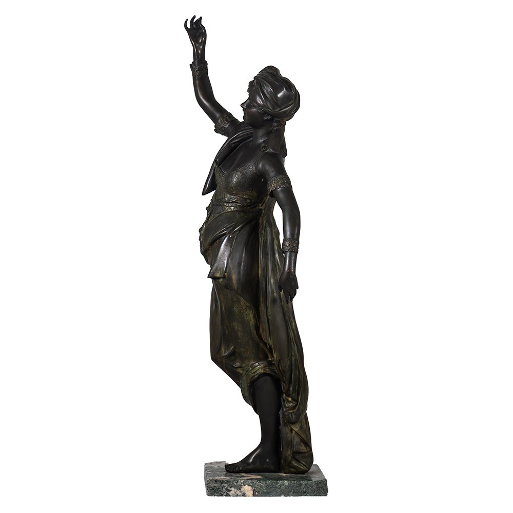 Sculpture représentant une jeune femme dansant-photo-3