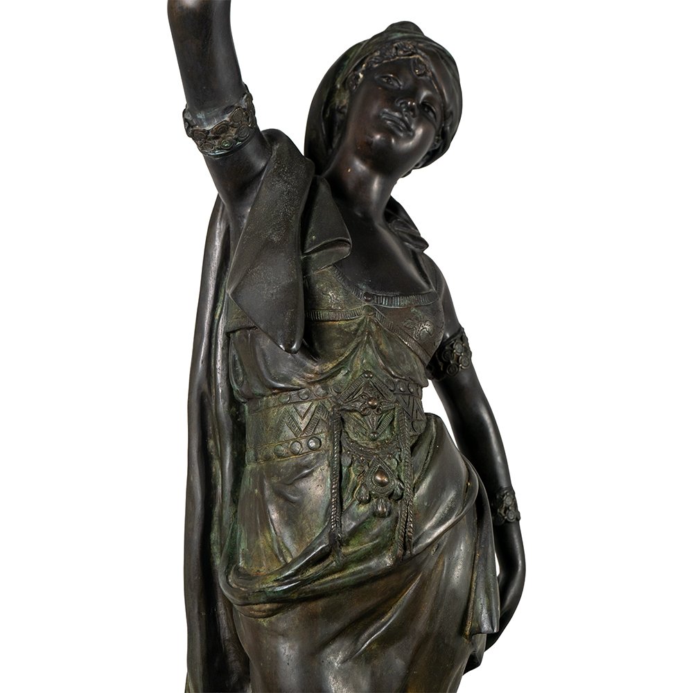 Sculpture représentant une jeune femme dansant-photo-2