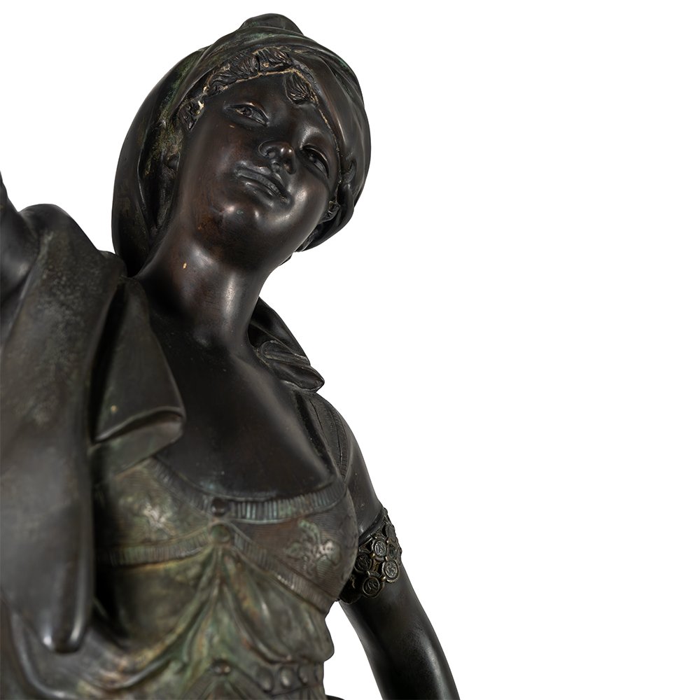 Sculpture représentant une jeune femme dansant-photo-3
