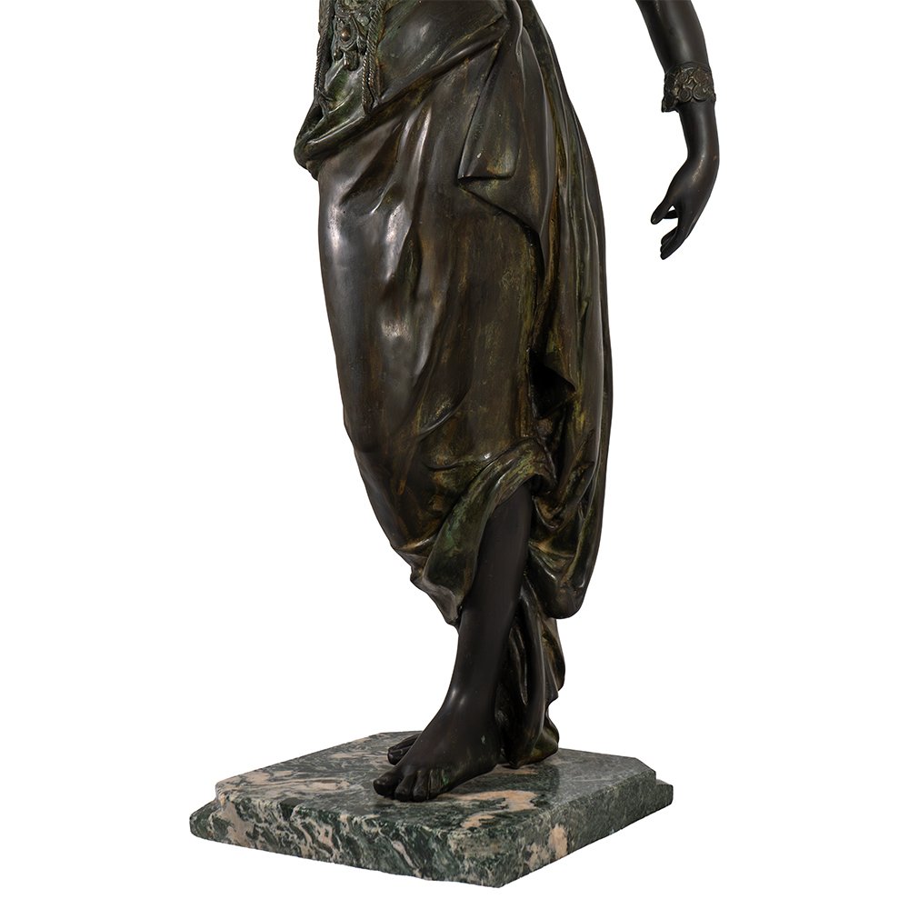 Sculpture représentant une jeune femme dansant-photo-4