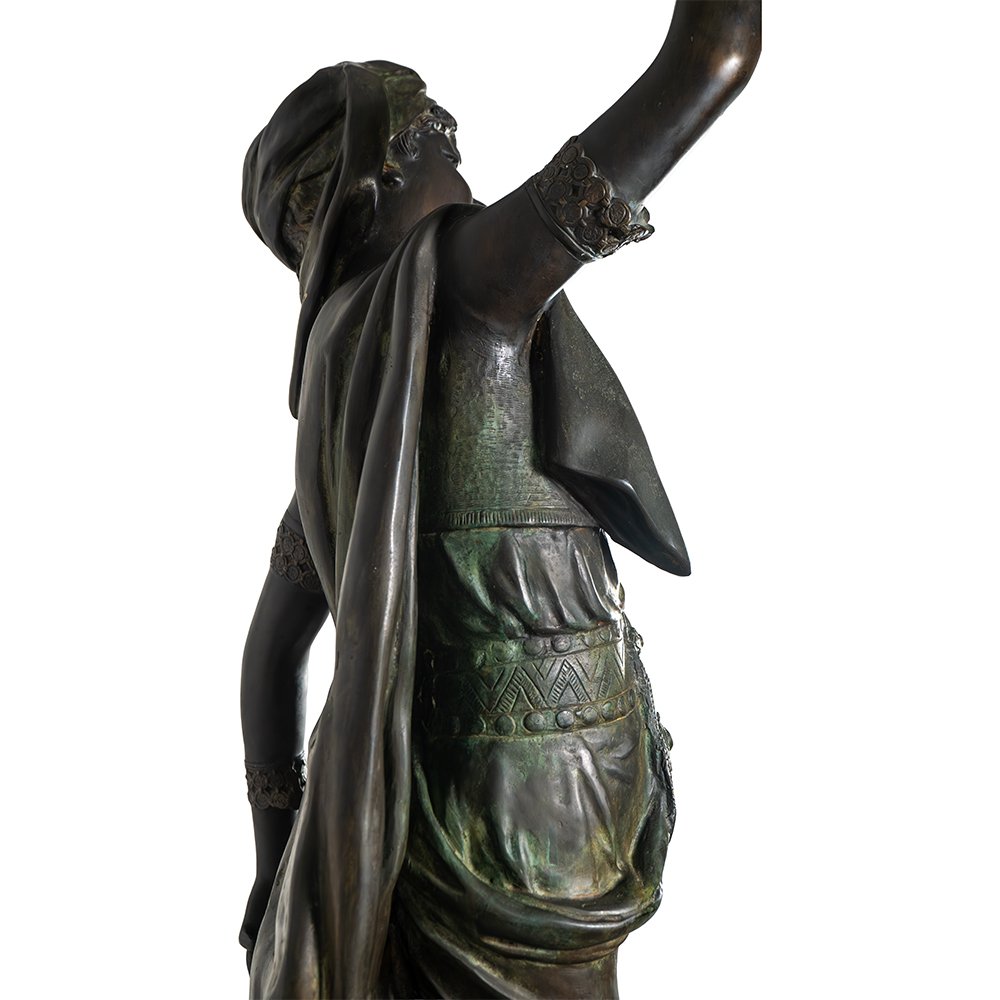 Sculpture représentant une jeune femme dansant-photo-5