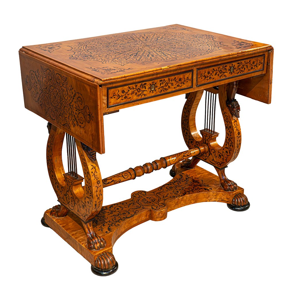 Table basse française Charles X en érable et amarante