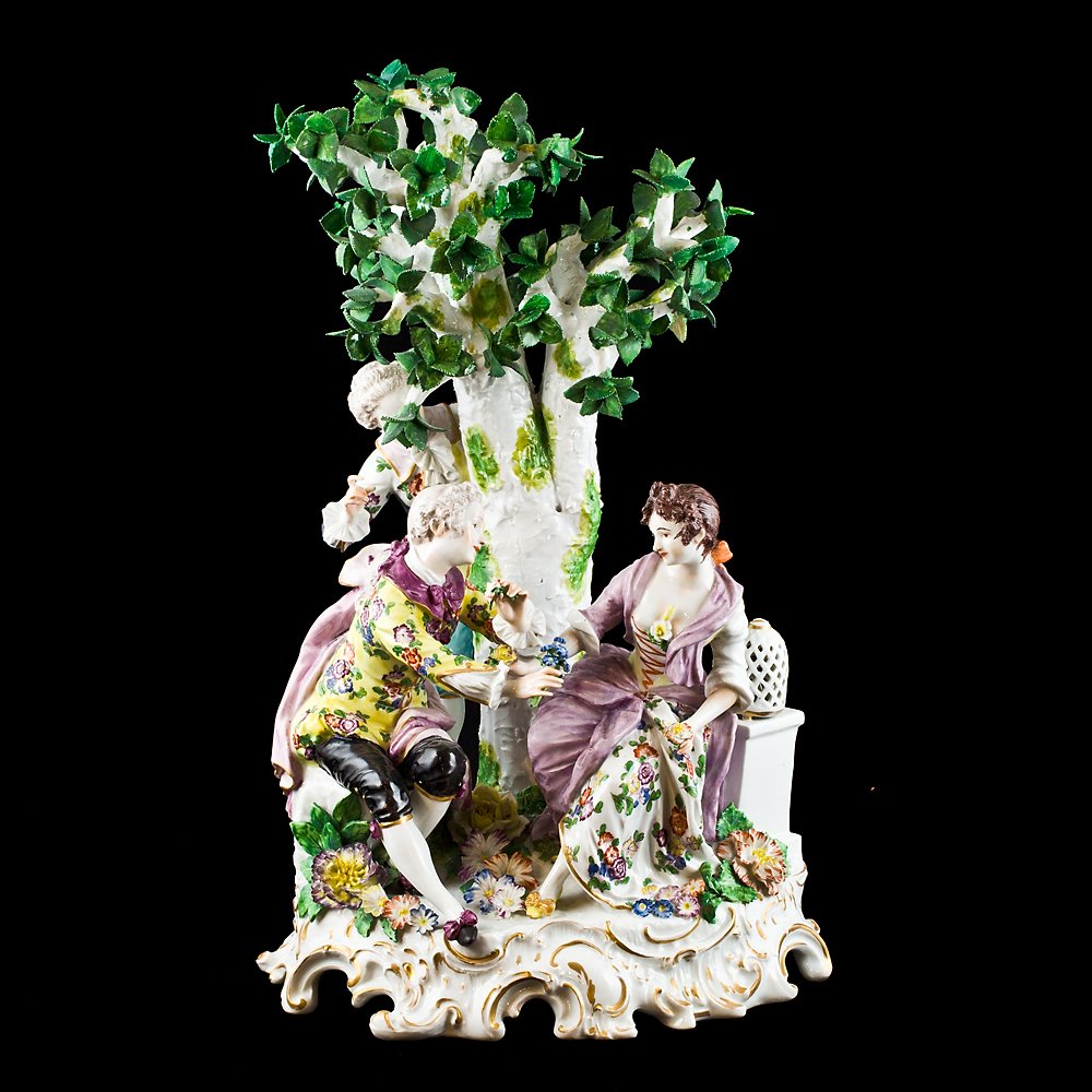 Porcelaine saxonne, Dresde, représentant une scène galante, signée « Frankenthal »