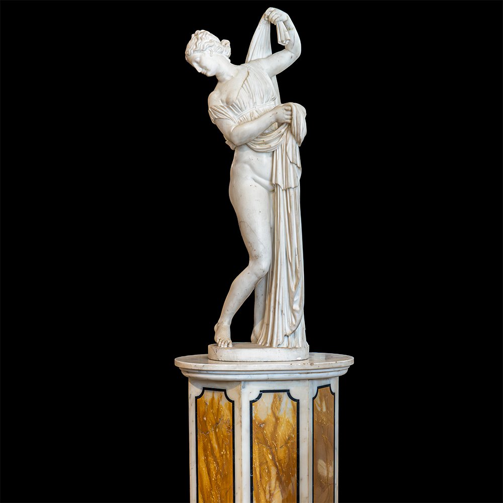 Sculpture représentant « Vénus au bain »-photo-2