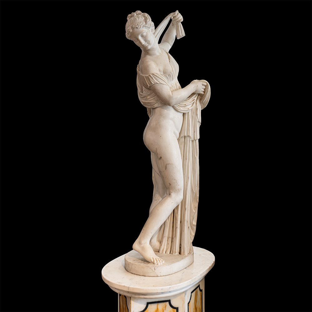 Sculpture représentant « Vénus au bain »-photo-3