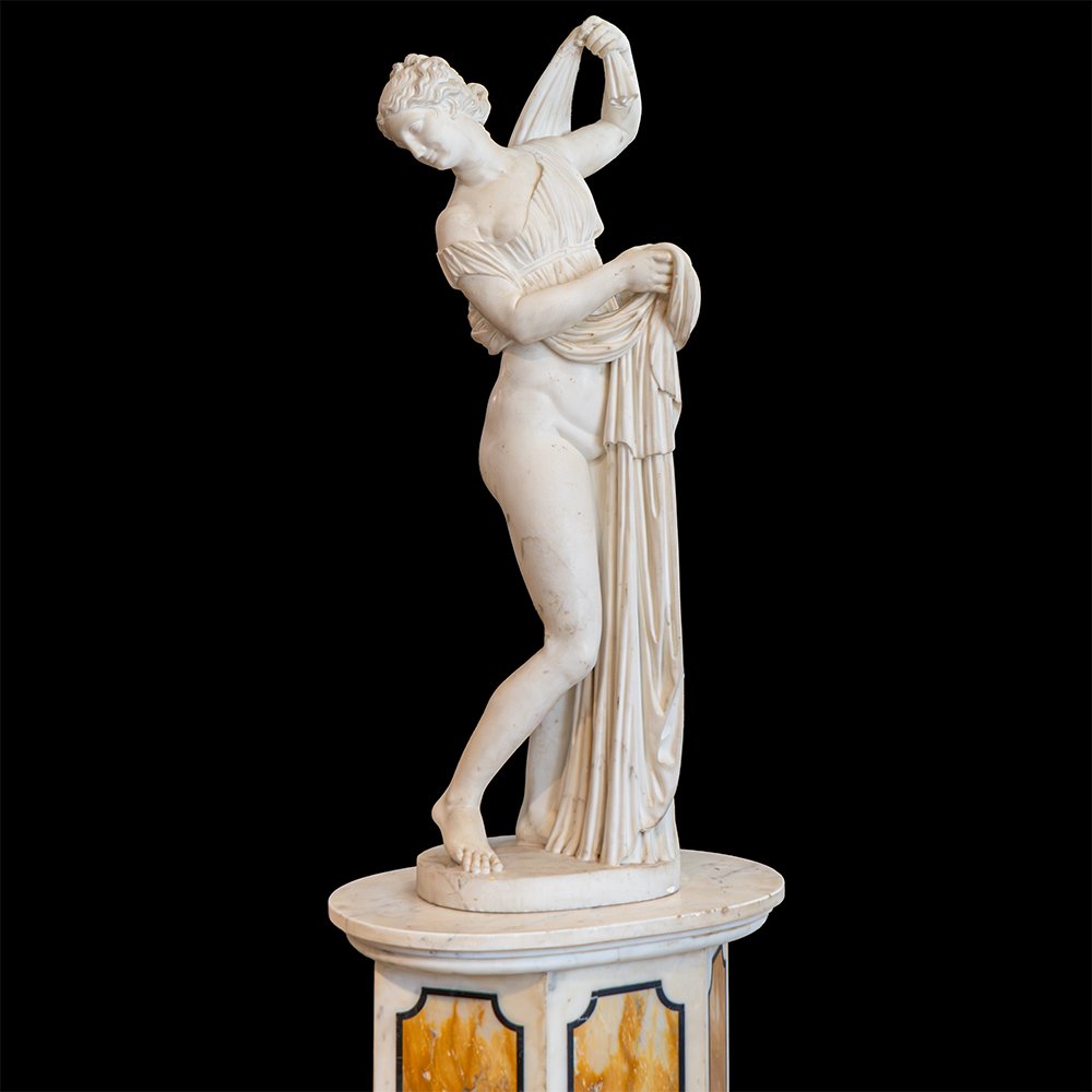 Sculpture représentant « Vénus au bain »-photo-2